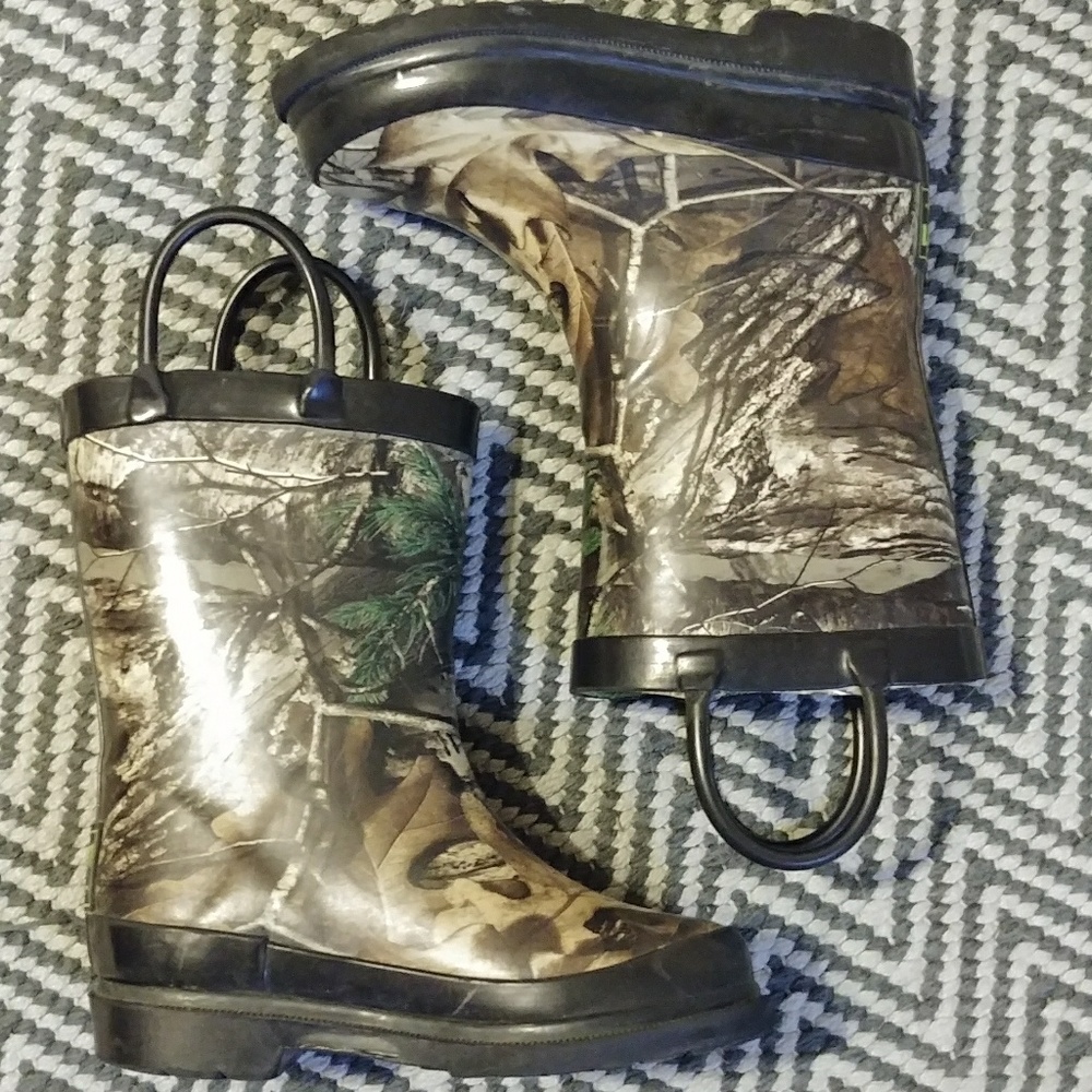 Lined rain boots